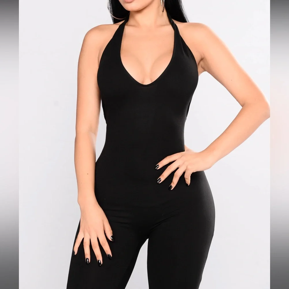 Fashion nova black halter jumpsuit - Picture 2 of 3